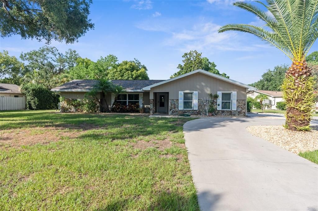 For Sale: $450,000 (3 beds, 2 baths, 1838 Square Feet)