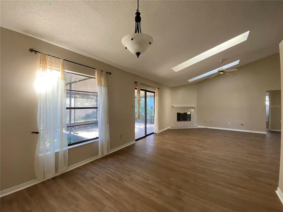 For Rent: $2,000 (3 beds, 2 baths, 1548 Square Feet)