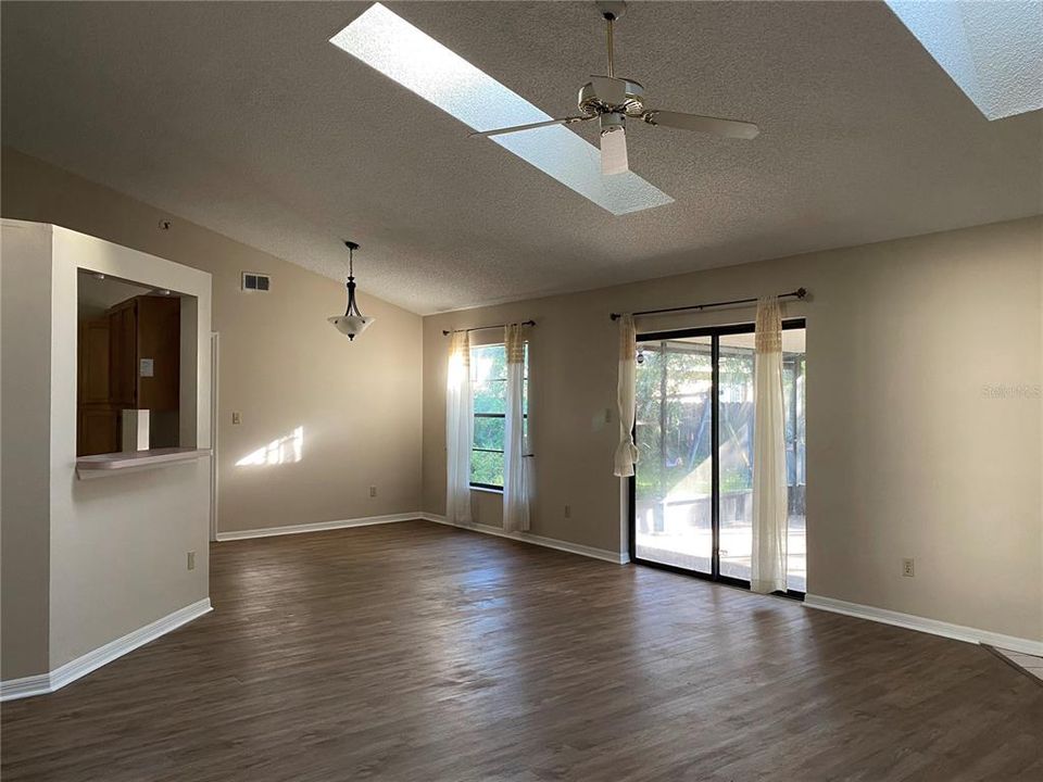 For Rent: $2,000 (3 beds, 2 baths, 1548 Square Feet)