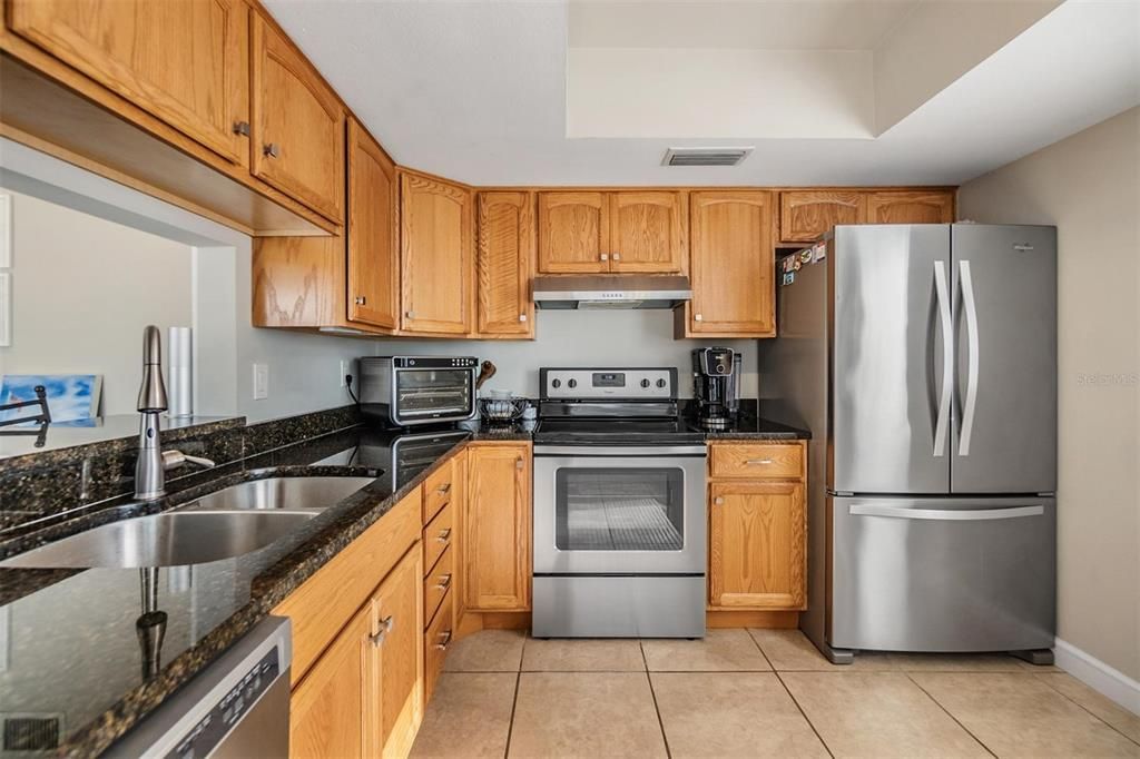 For Sale: $248,900 (2 beds, 2 baths, 1025 Square Feet)