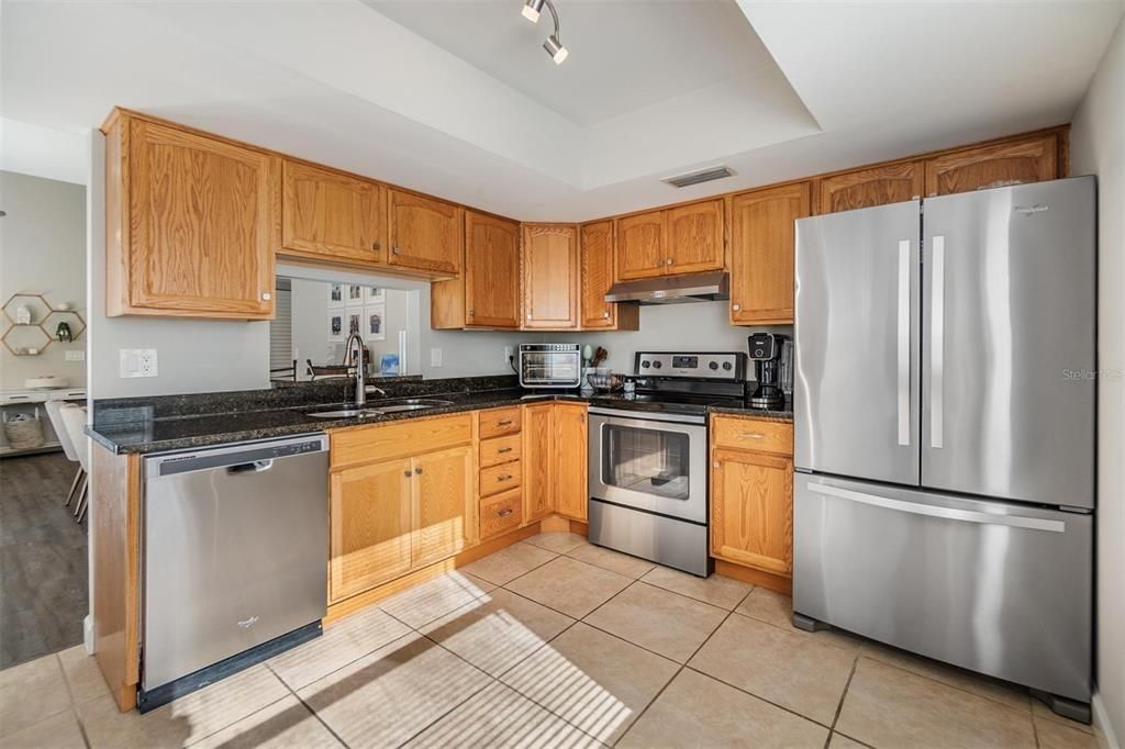 For Sale: $248,900 (2 beds, 2 baths, 1025 Square Feet)