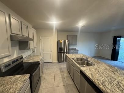 For Rent: $2,300 (4 beds, 2 baths, 2078 Square Feet)