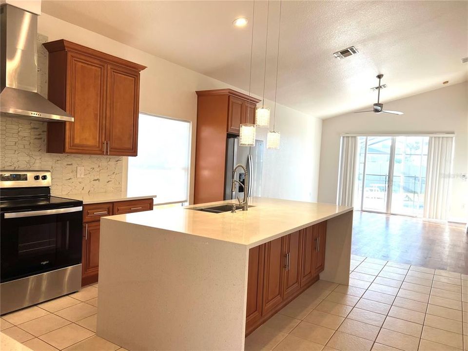 For Rent: $2,900 (4 beds, 3 baths, 1962 Square Feet)