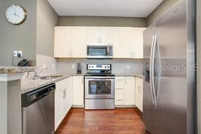 For Rent: $2,300 (4 beds, 3 baths, 1694 Square Feet)