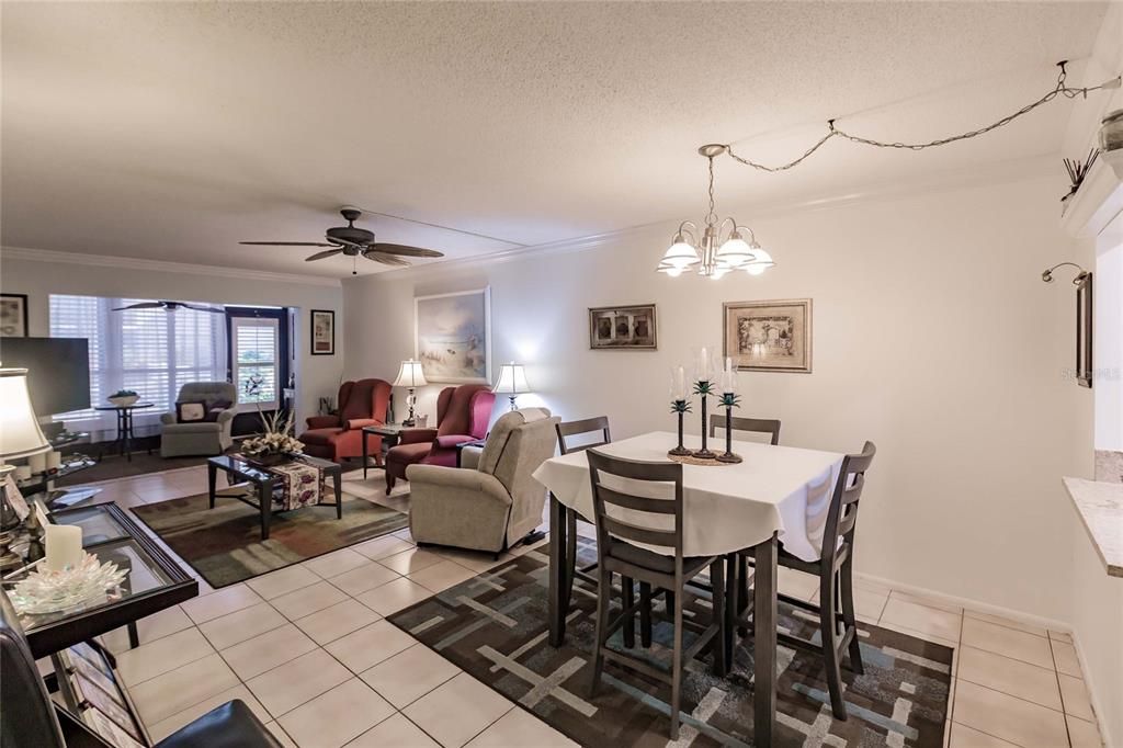 For Sale: $239,000 (2 beds, 2 baths, 951 Square Feet)