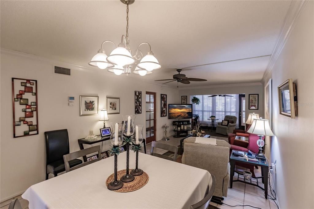 For Sale: $239,000 (2 beds, 2 baths, 951 Square Feet)