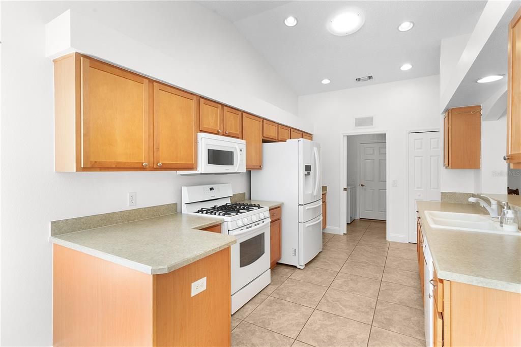 For Sale: $300,000 (3 beds, 2 baths, 1869 Square Feet)