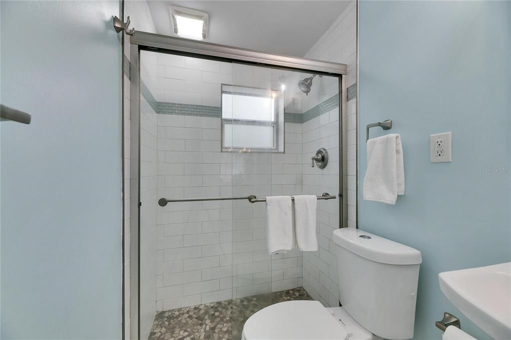 For Sale: $334,000 (2 beds, 1 baths, 816 Square Feet)