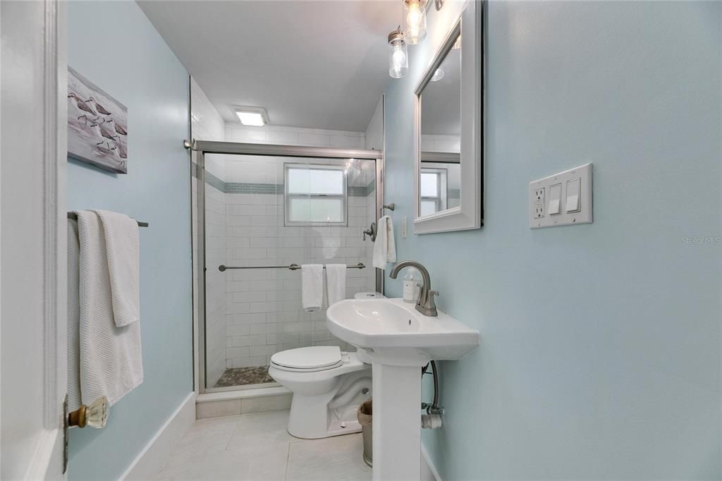 For Sale: $334,000 (2 beds, 1 baths, 816 Square Feet)