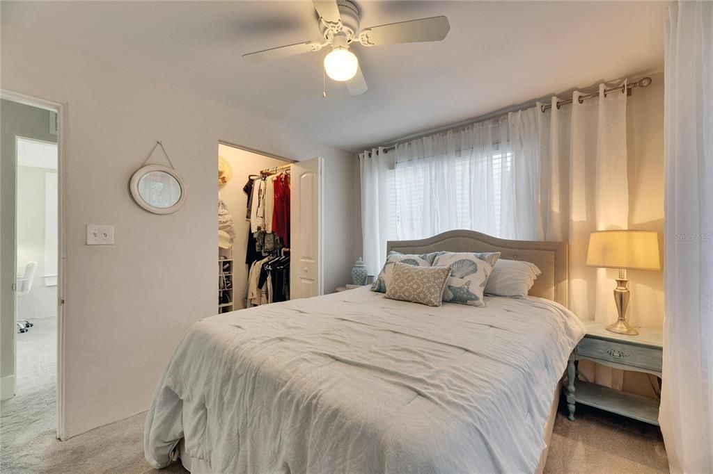 For Sale: $334,000 (2 beds, 1 baths, 816 Square Feet)