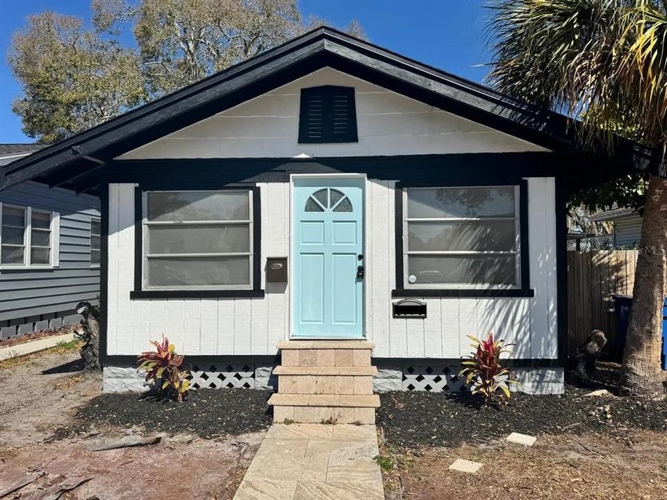 For Sale: $299,000 (3 beds, 1 baths, 1120 Square Feet)