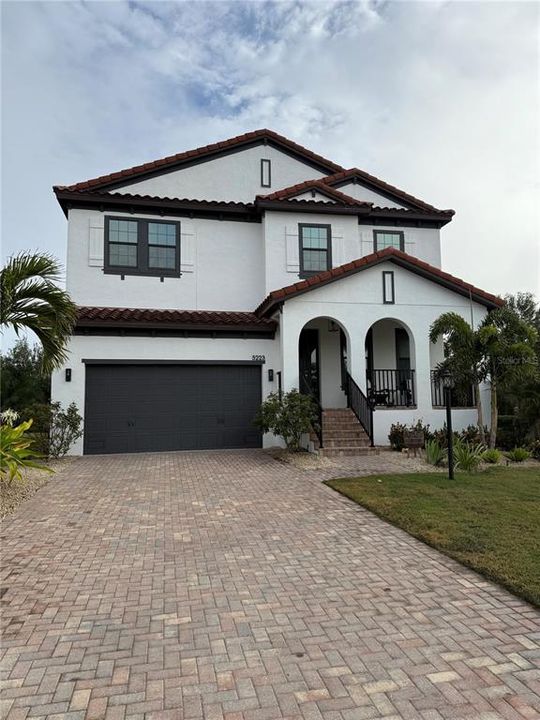 Недавно продано: $1,350,000 (4 спален, 3 ванн, 3244 Квадратных фут)