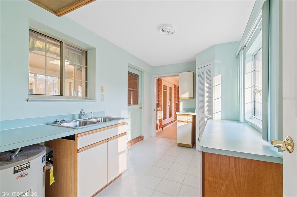 For Sale: $298,000 (3 beds, 2 baths, 2401 Square Feet)