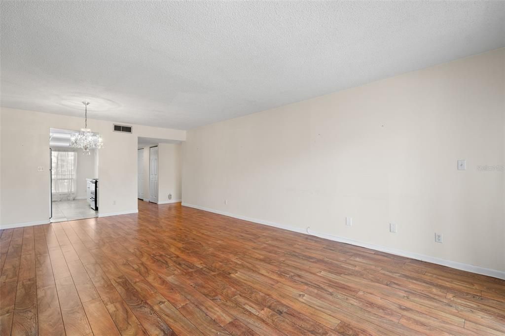 For Rent: $2,100 (2 beds, 2 baths, 1070 Square Feet)