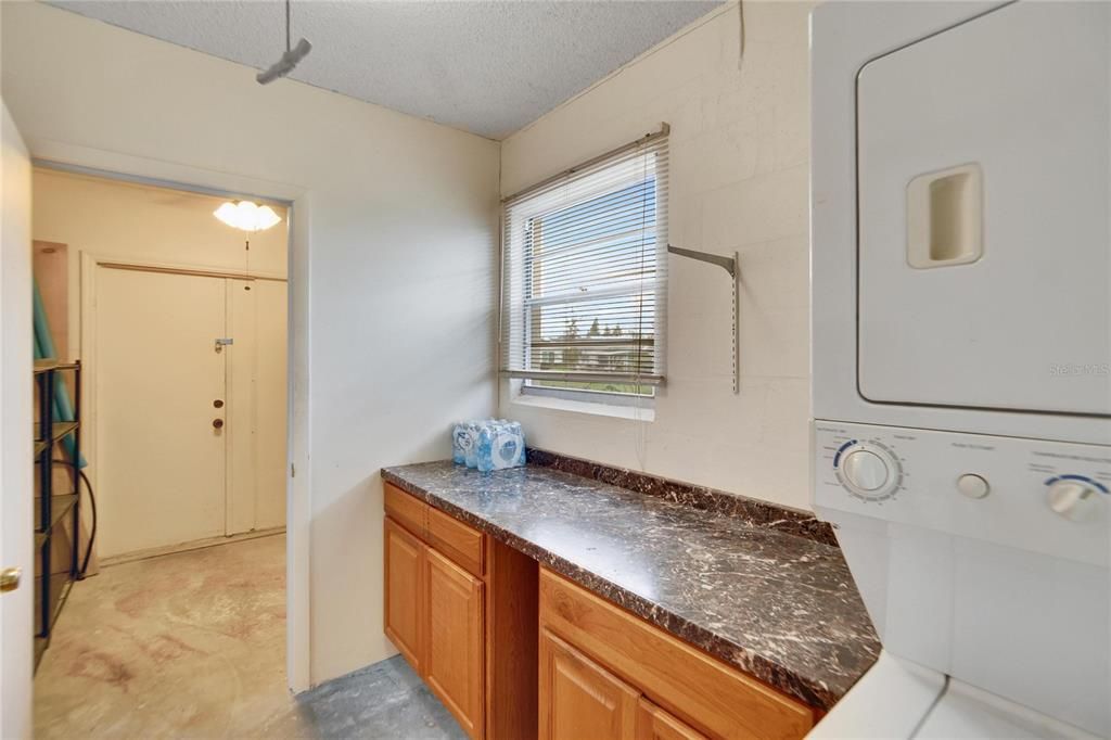 For Sale: $148,000 (2 beds, 2 baths, 984 Square Feet)