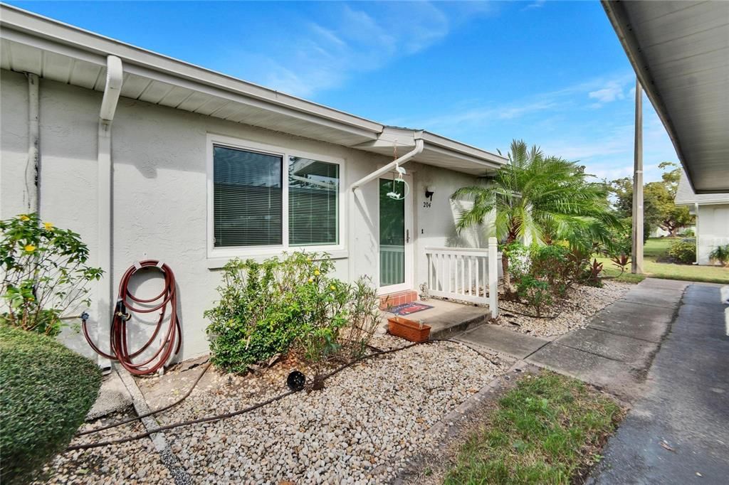 For Sale: $148,000 (2 beds, 2 baths, 984 Square Feet)