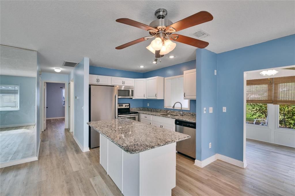 For Sale: $148,000 (2 beds, 2 baths, 984 Square Feet)