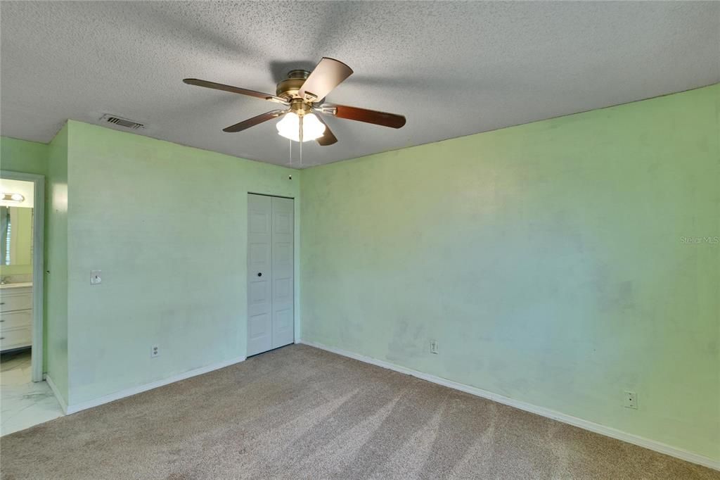 For Sale: $148,000 (2 beds, 2 baths, 984 Square Feet)