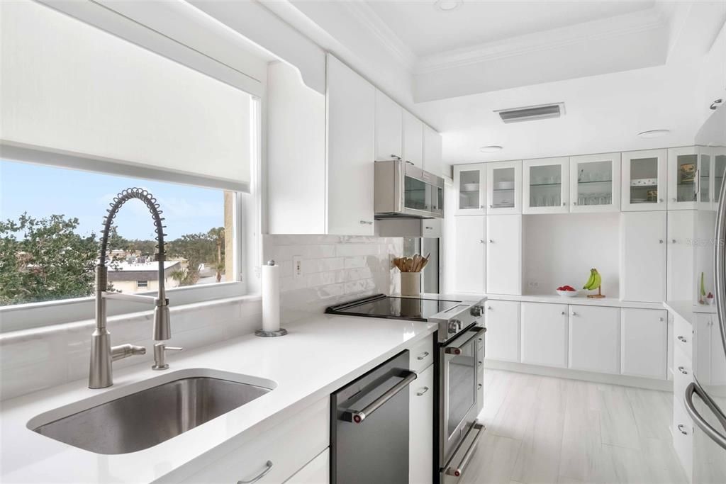 Look at this beautifully renovated kitchen!