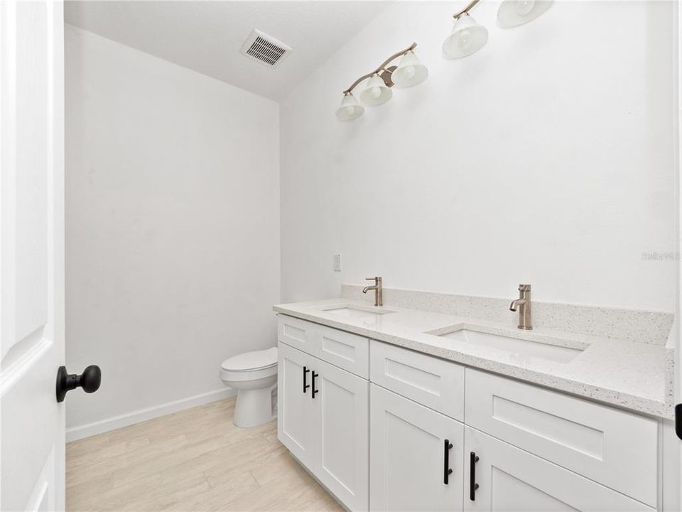 For Sale: $300,000 (3 beds, 2 baths, 1517 Square Feet)