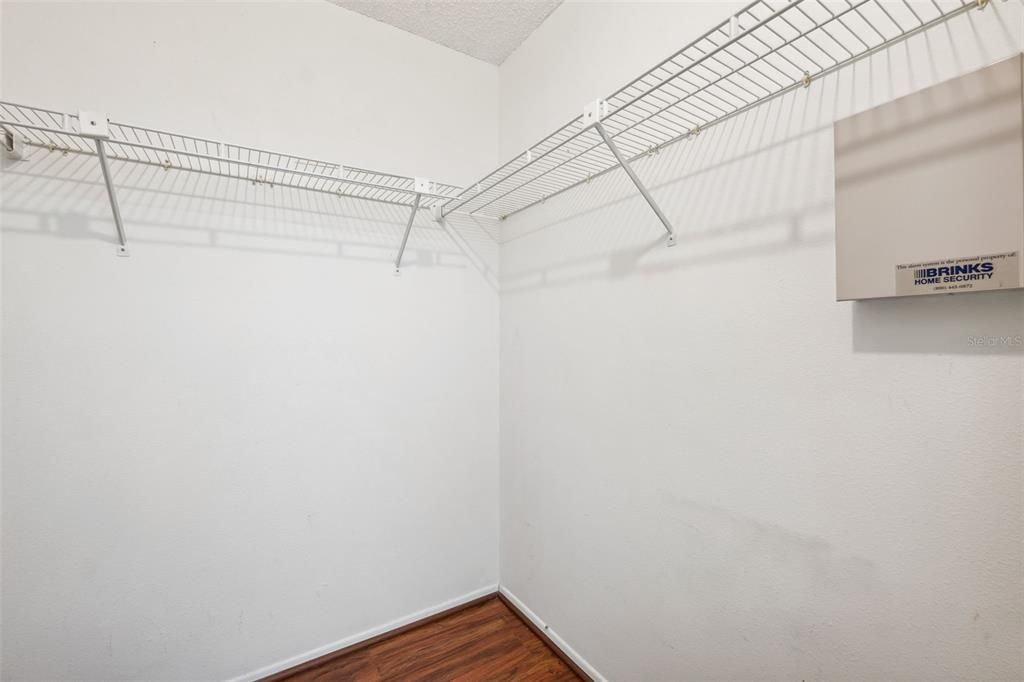 For Sale: $225,000 (2 beds, 2 baths, 964 Square Feet)