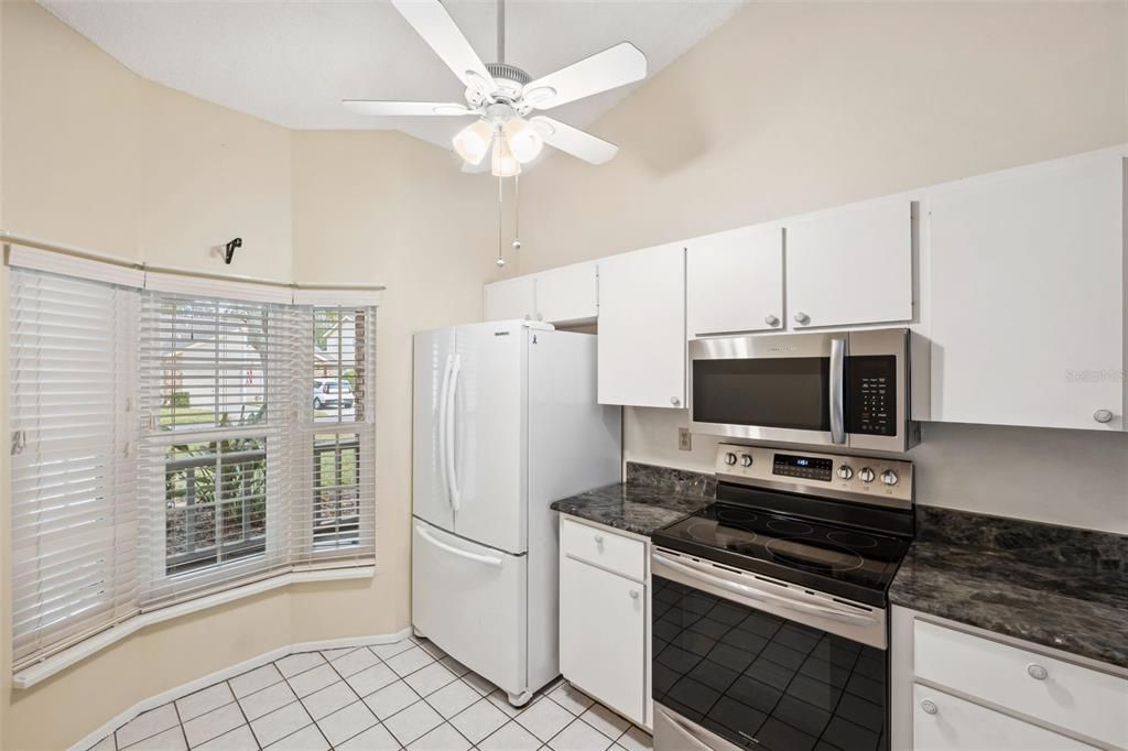 For Sale: $225,000 (2 beds, 2 baths, 964 Square Feet)