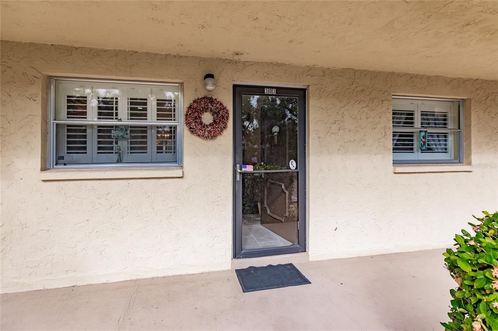 For Sale: $229,000 (2 beds, 2 baths, 951 Square Feet)