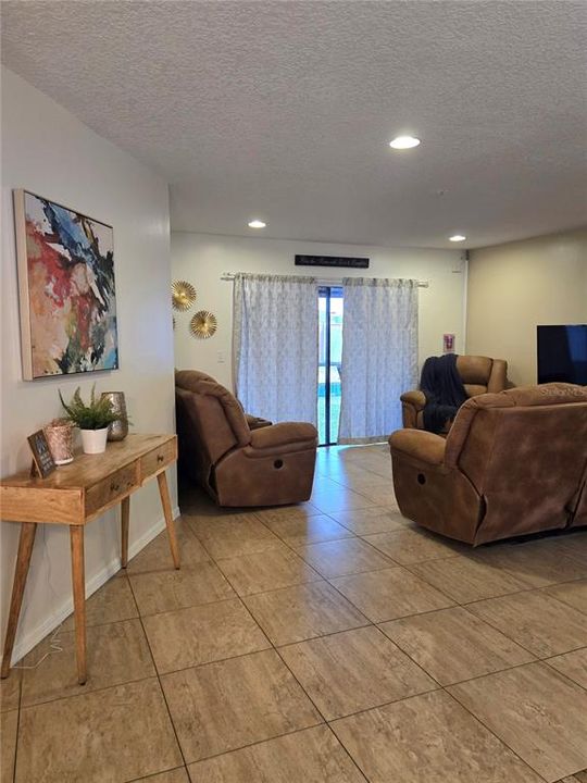 For Rent: $2,950 (4 beds, 2 baths, 2469 Square Feet)