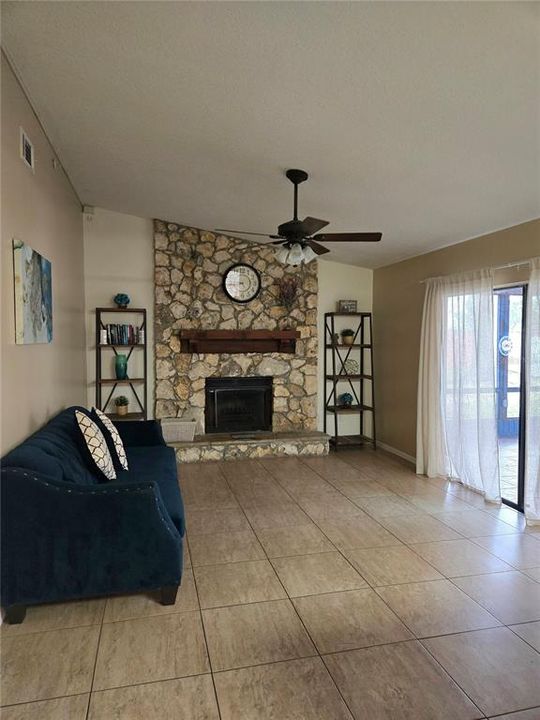 For Rent: $2,950 (4 beds, 2 baths, 2469 Square Feet)