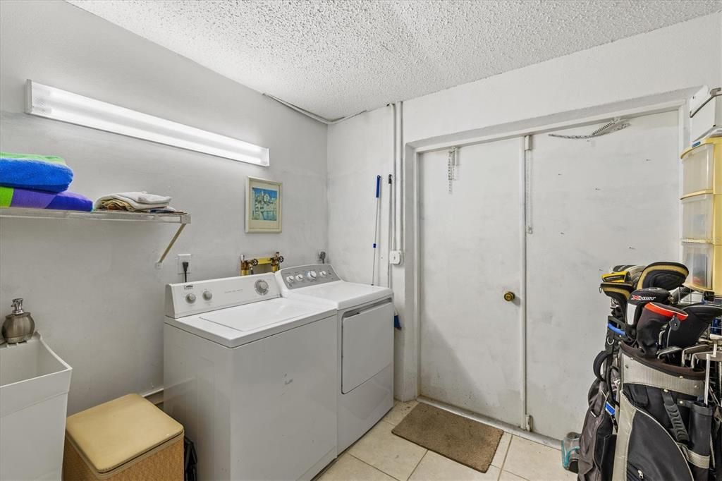 For Sale: $374,000 (2 beds, 2 baths, 1295 Square Feet)