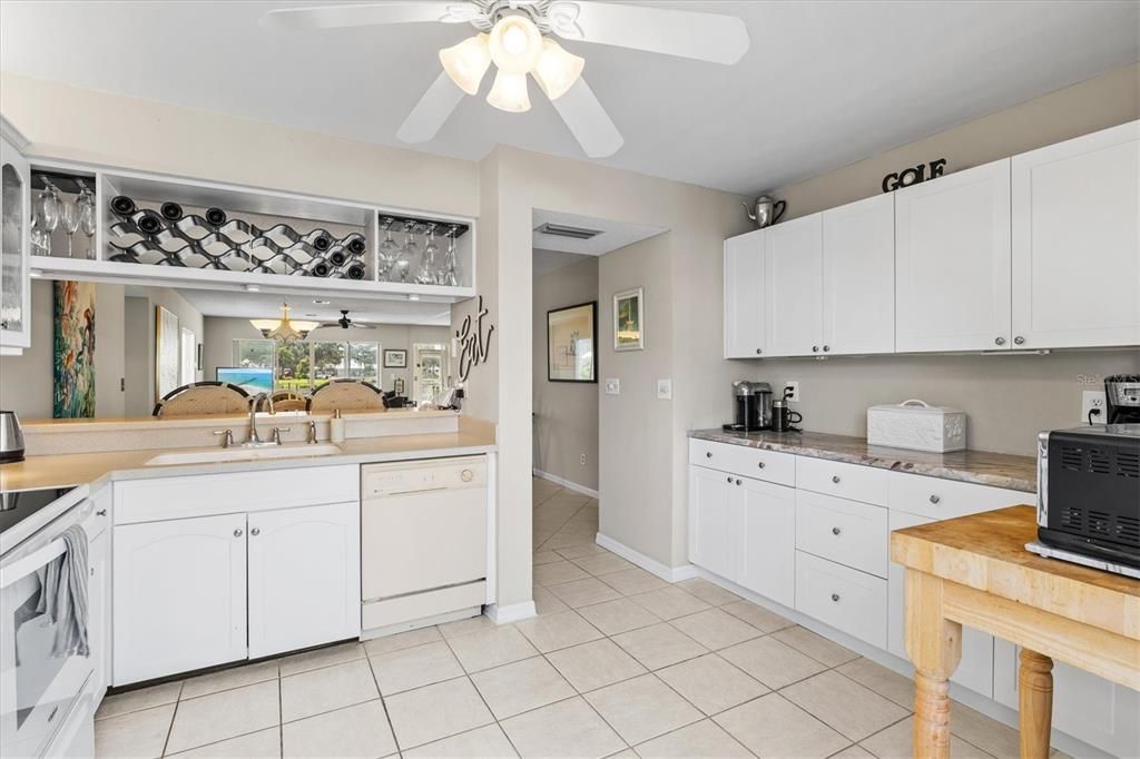 For Sale: $374,000 (2 beds, 2 baths, 1295 Square Feet)