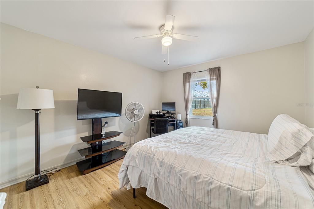 For Sale: $389,000 (3 beds, 2 baths, 1578 Square Feet)