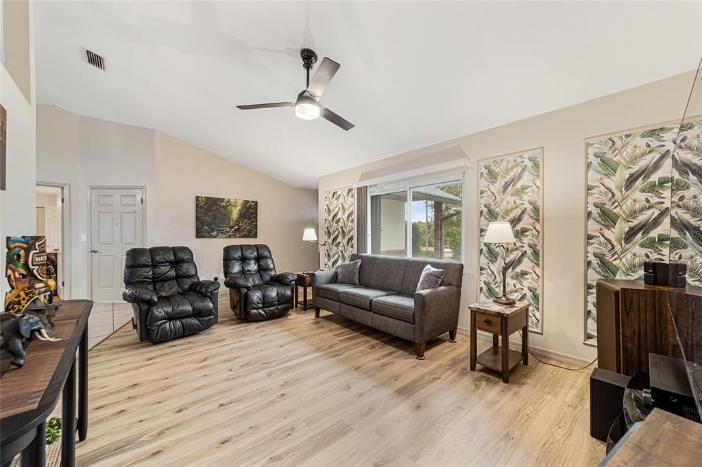 For Sale: $389,000 (3 beds, 2 baths, 1578 Square Feet)