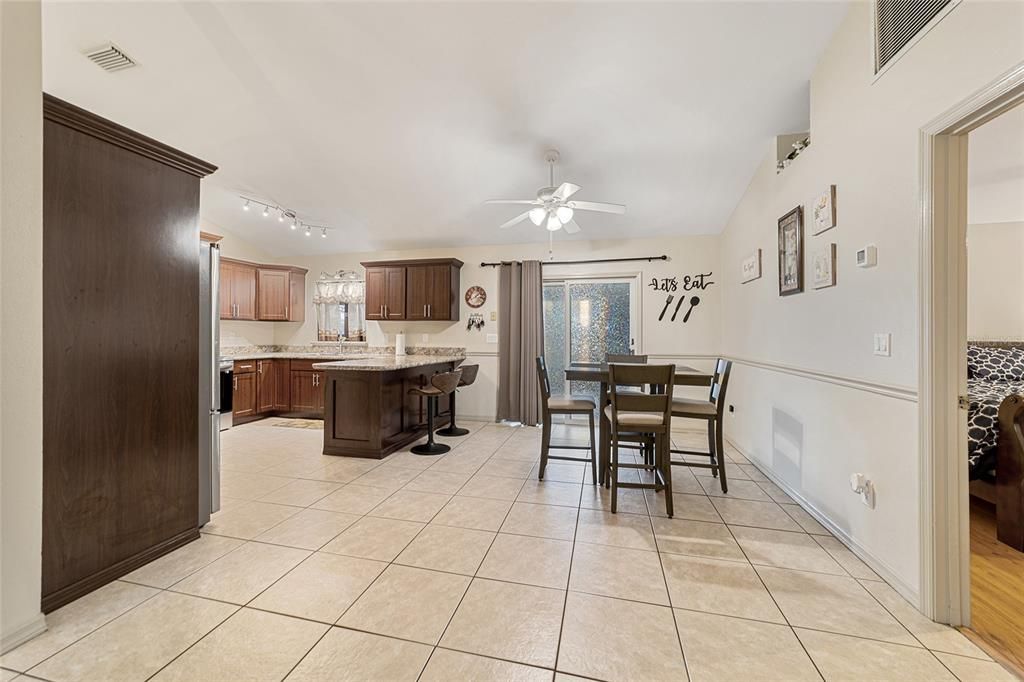 For Sale: $389,000 (3 beds, 2 baths, 1578 Square Feet)