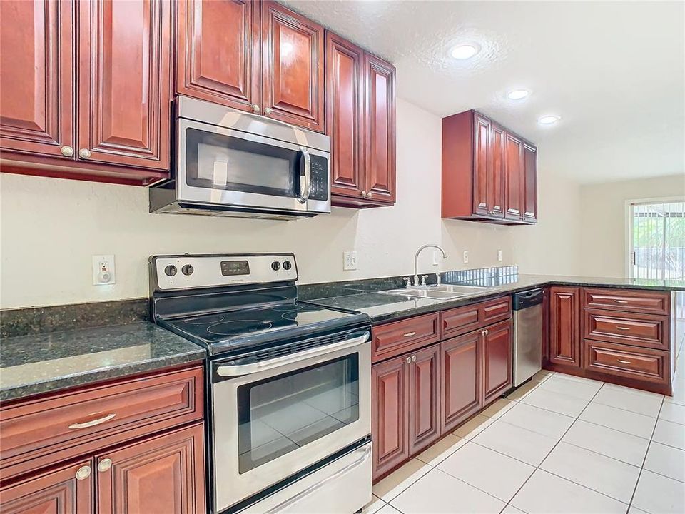 En Venta: $439,900 (4 camas, 2 baños, 2015 Pies cuadrados)