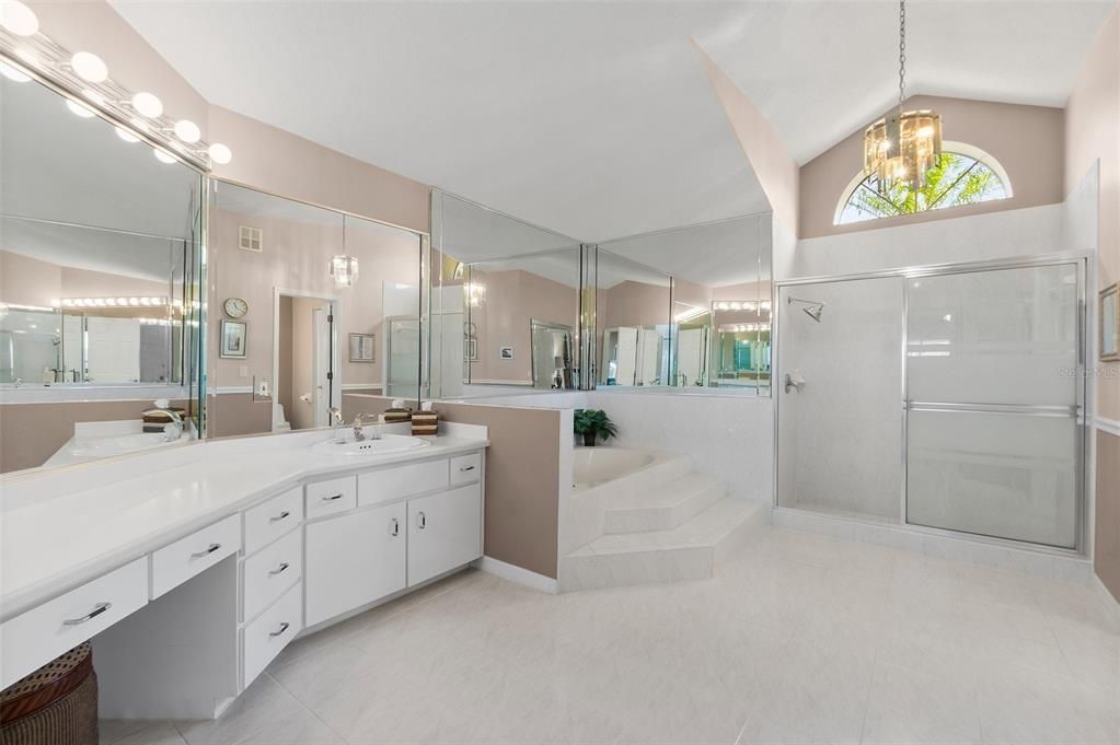 Master Bathroom w/Dual Sinks & Garden Tub