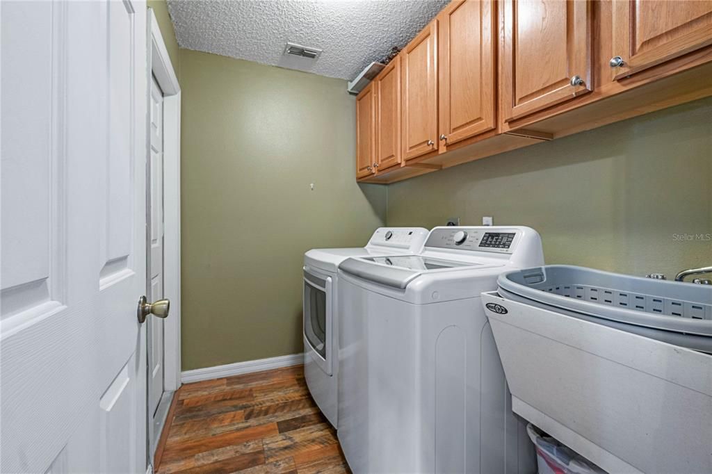 For Sale: $389,000 (3 beds, 2 baths, 1832 Square Feet)