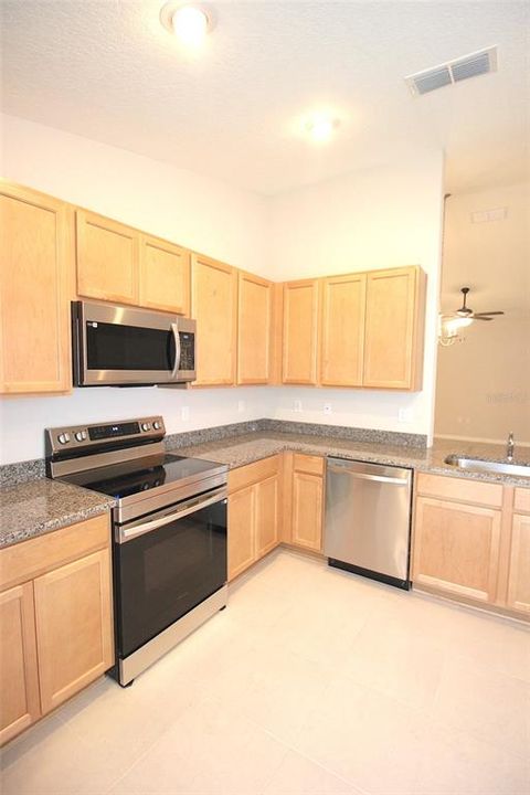 For Rent: $1,700 (3 beds, 2 baths, 1200 Square Feet)