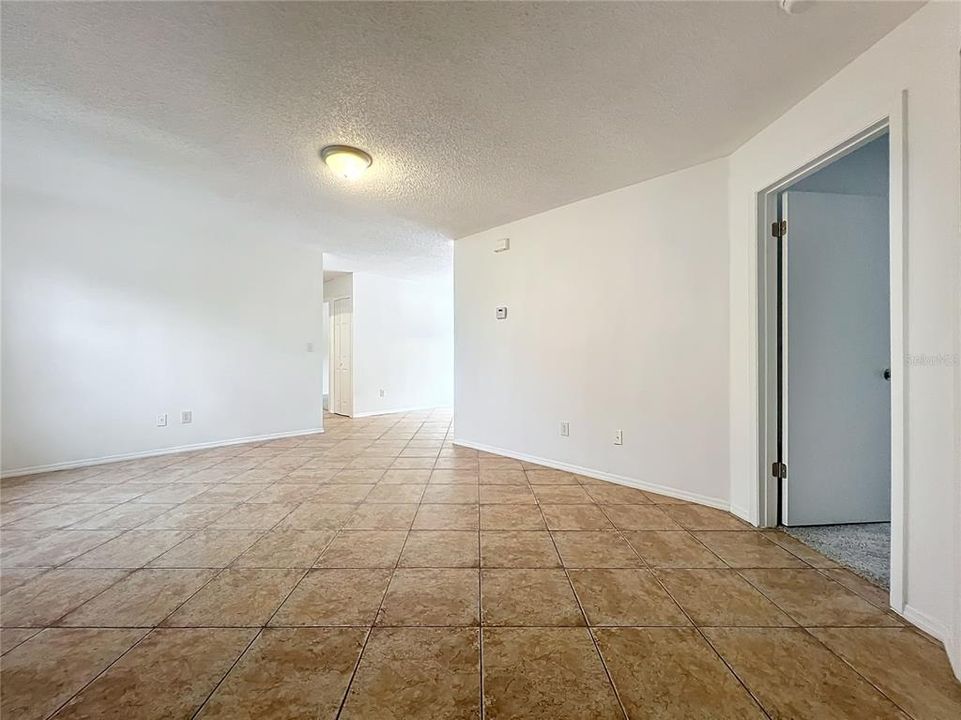 For Sale: $350,000 (3 beds, 2 baths, 1088 Square Feet)