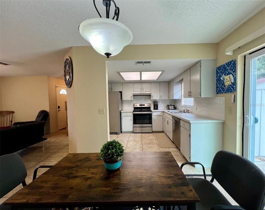 Dining/kitchen