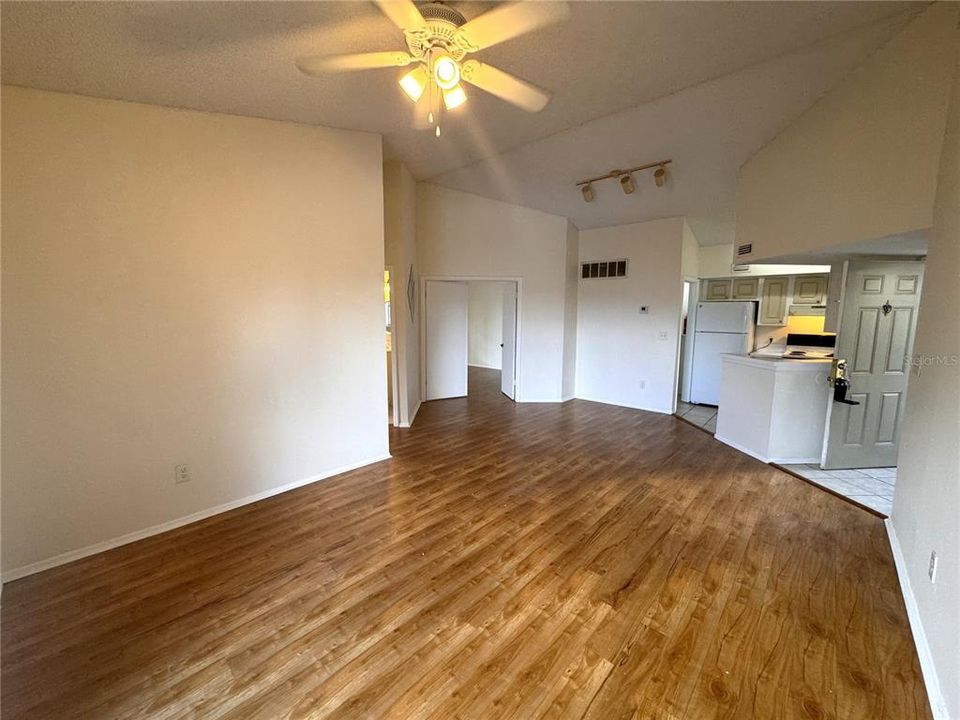 For Rent: $1,700 (3 beds, 2 baths, 1158 Square Feet)