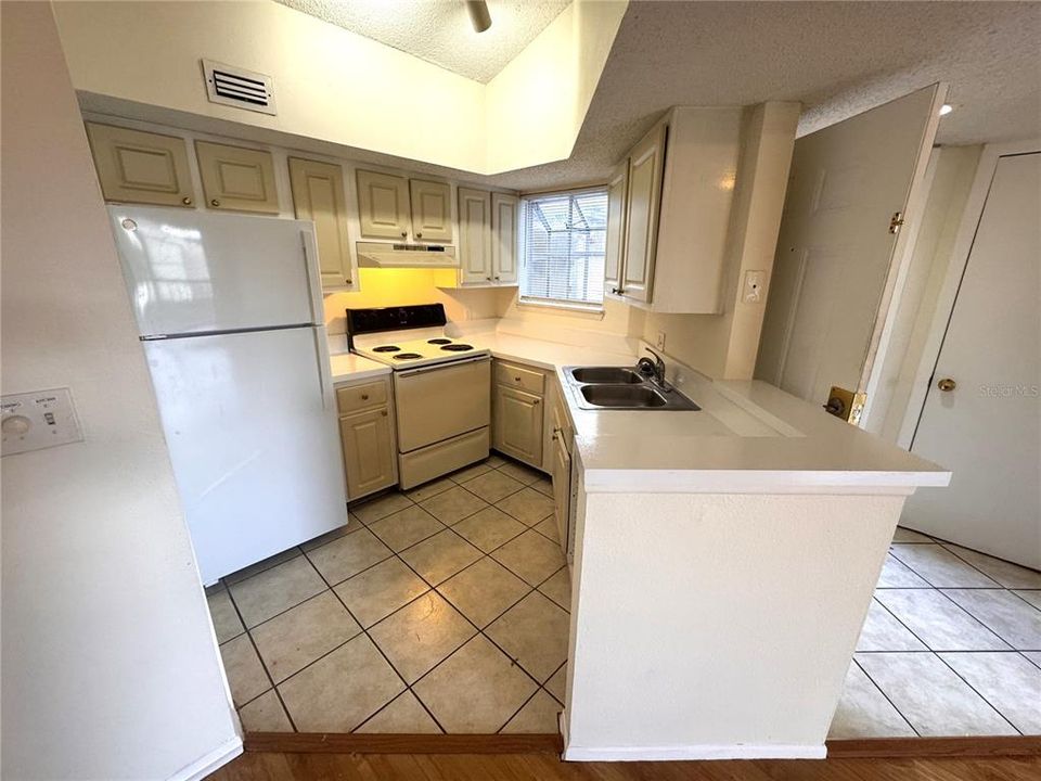 For Rent: $1,700 (3 beds, 2 baths, 1158 Square Feet)