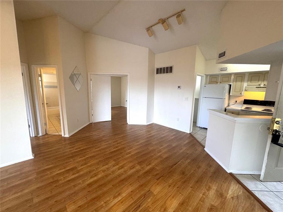 For Rent: $1,700 (3 beds, 2 baths, 1158 Square Feet)