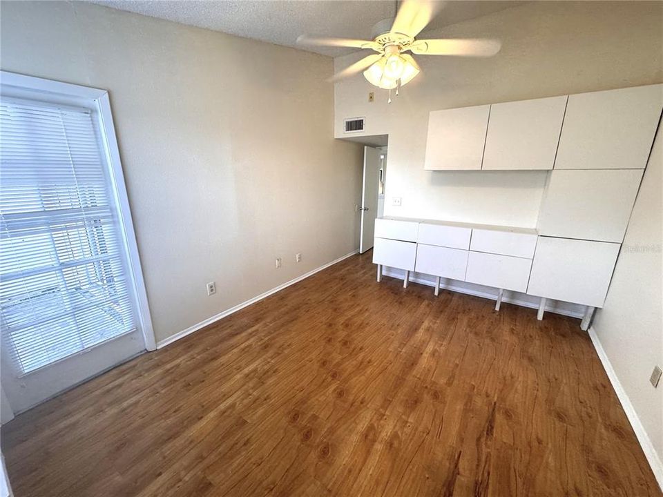 For Rent: $1,700 (3 beds, 2 baths, 1158 Square Feet)