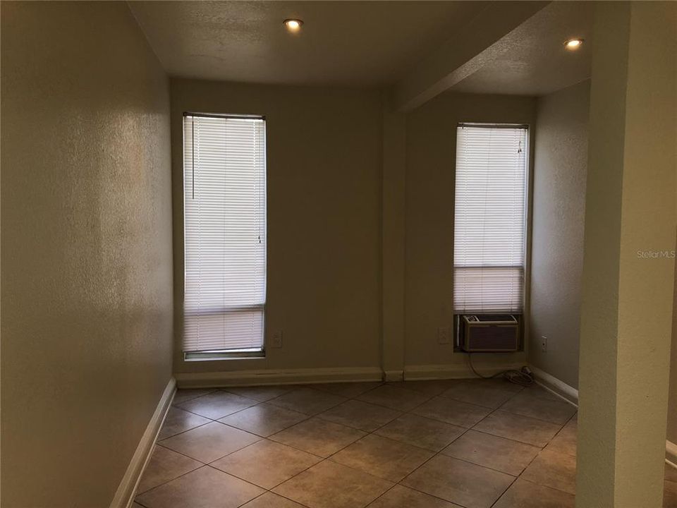 For Rent: $1,400 (1 beds, 1 baths, 850 Square Feet)