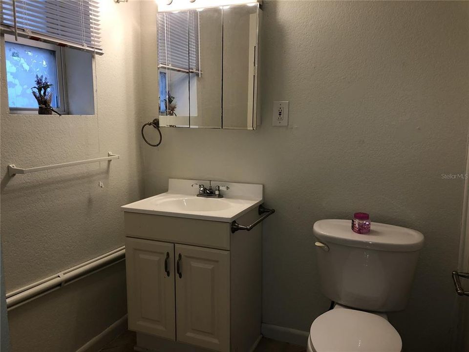 For Rent: $1,400 (1 beds, 1 baths, 850 Square Feet)