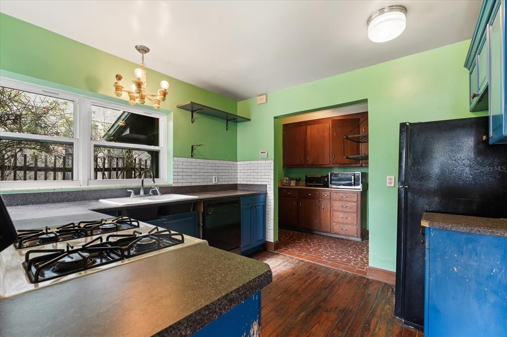 For Sale: $250,000 (3 beds, 1 baths, 1334 Square Feet)