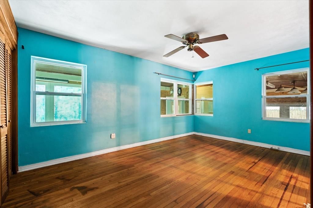 For Sale: $250,000 (3 beds, 1 baths, 1334 Square Feet)