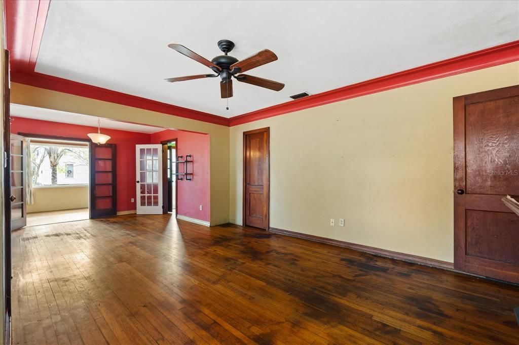 For Sale: $250,000 (3 beds, 1 baths, 1334 Square Feet)