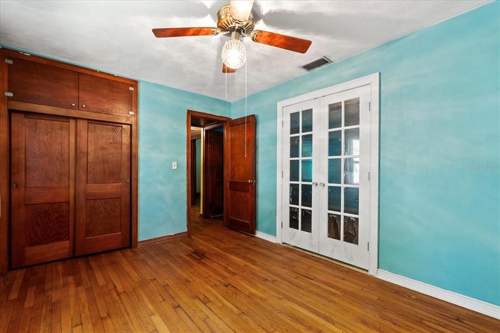 For Sale: $250,000 (3 beds, 1 baths, 1334 Square Feet)